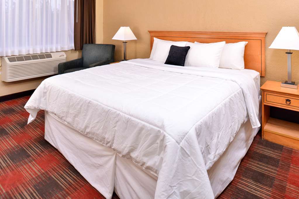 Quality Inn & Suites Airport Spokane Room photo